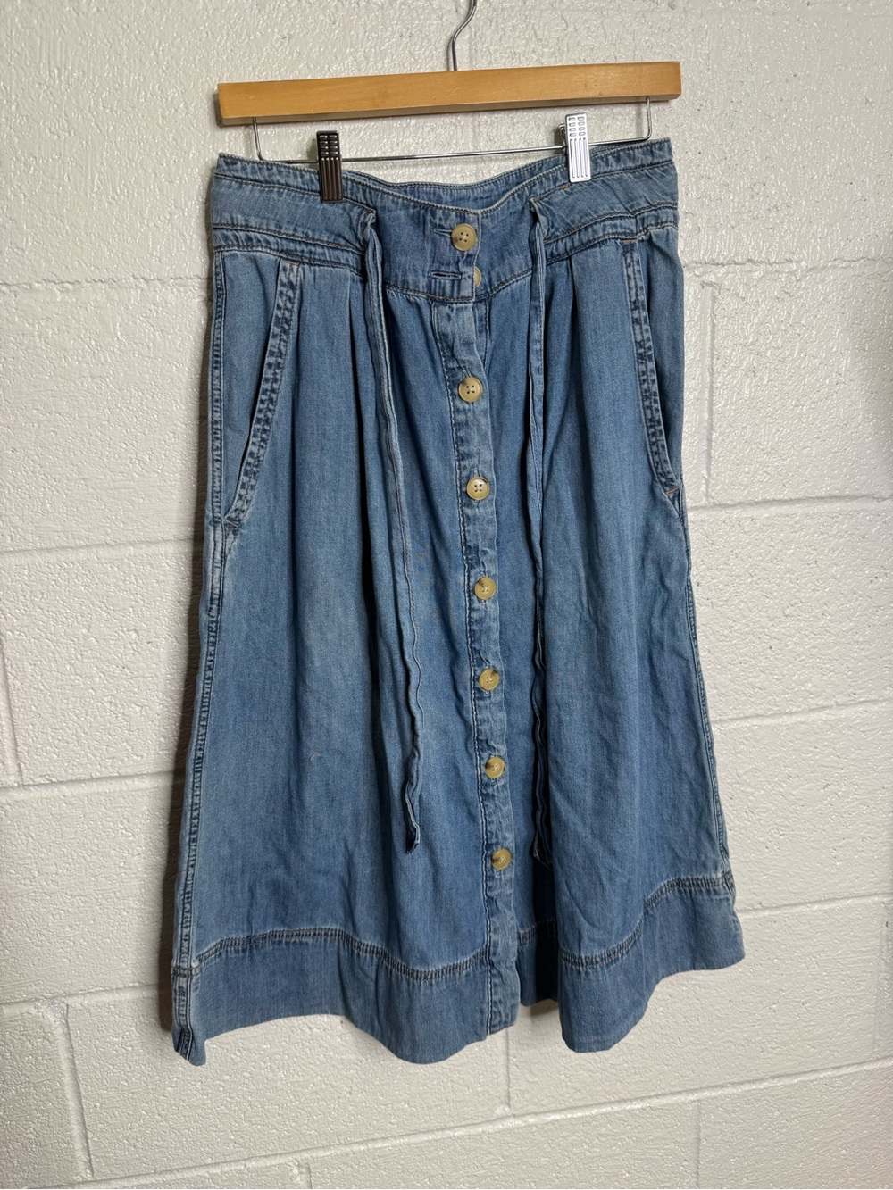 GAP Medium Blue Button-Front Denim Midi Skirt with Drawstring Waist